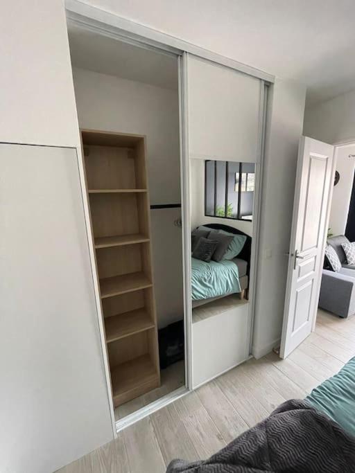 Appartement 1 Chambre Proche Gare Et Centre Ville Poissy Esterno foto